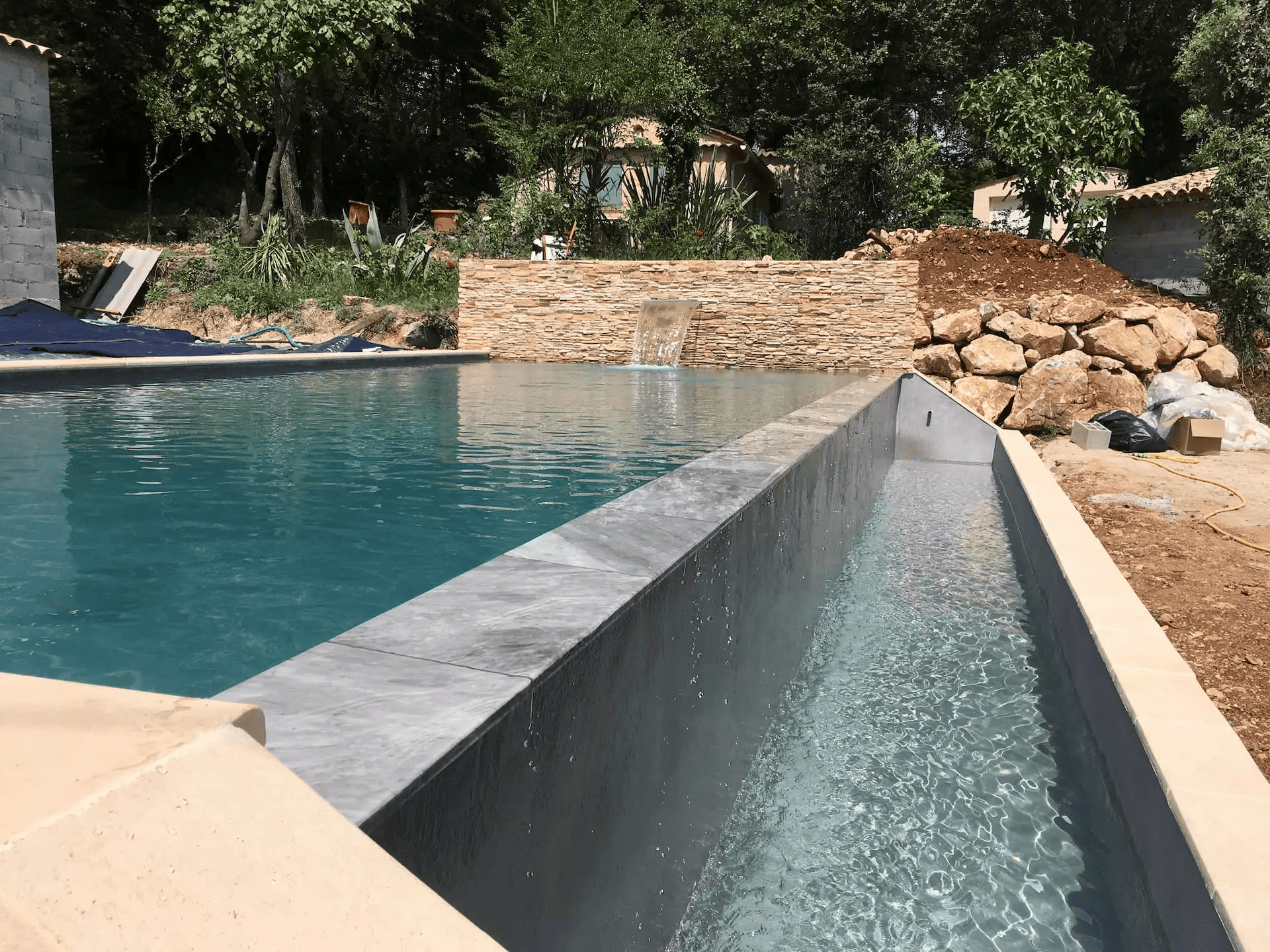 pisciniste-à-Blaru-Legrix-Piscine-constructeur-de-piscine-béton